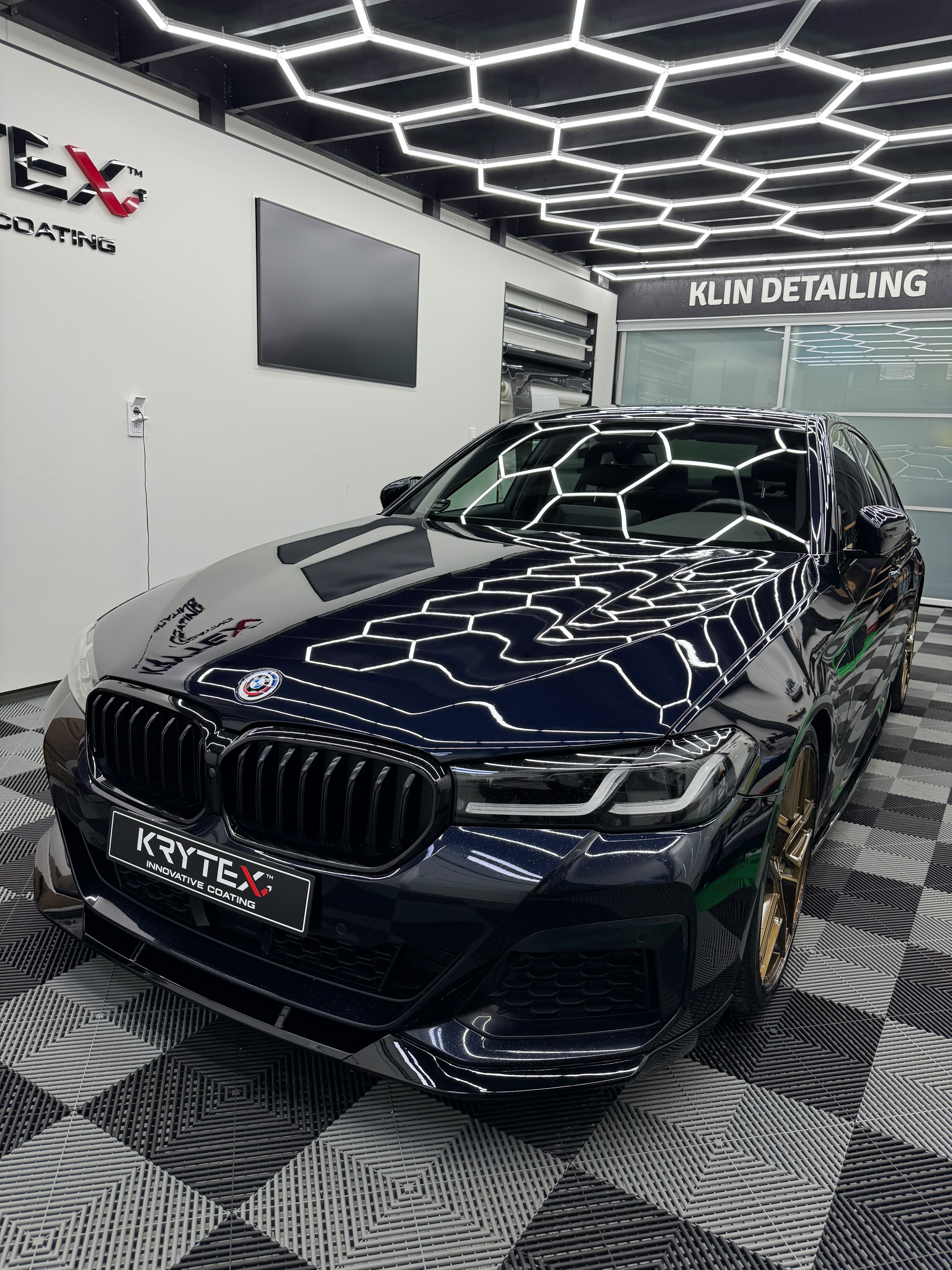 Automeikkaus 5 Auton Myyntikuntoon Laitto – Ammattimainen Pesu, Sisäsiivous Ja Kiillotus Myyntiä Varten