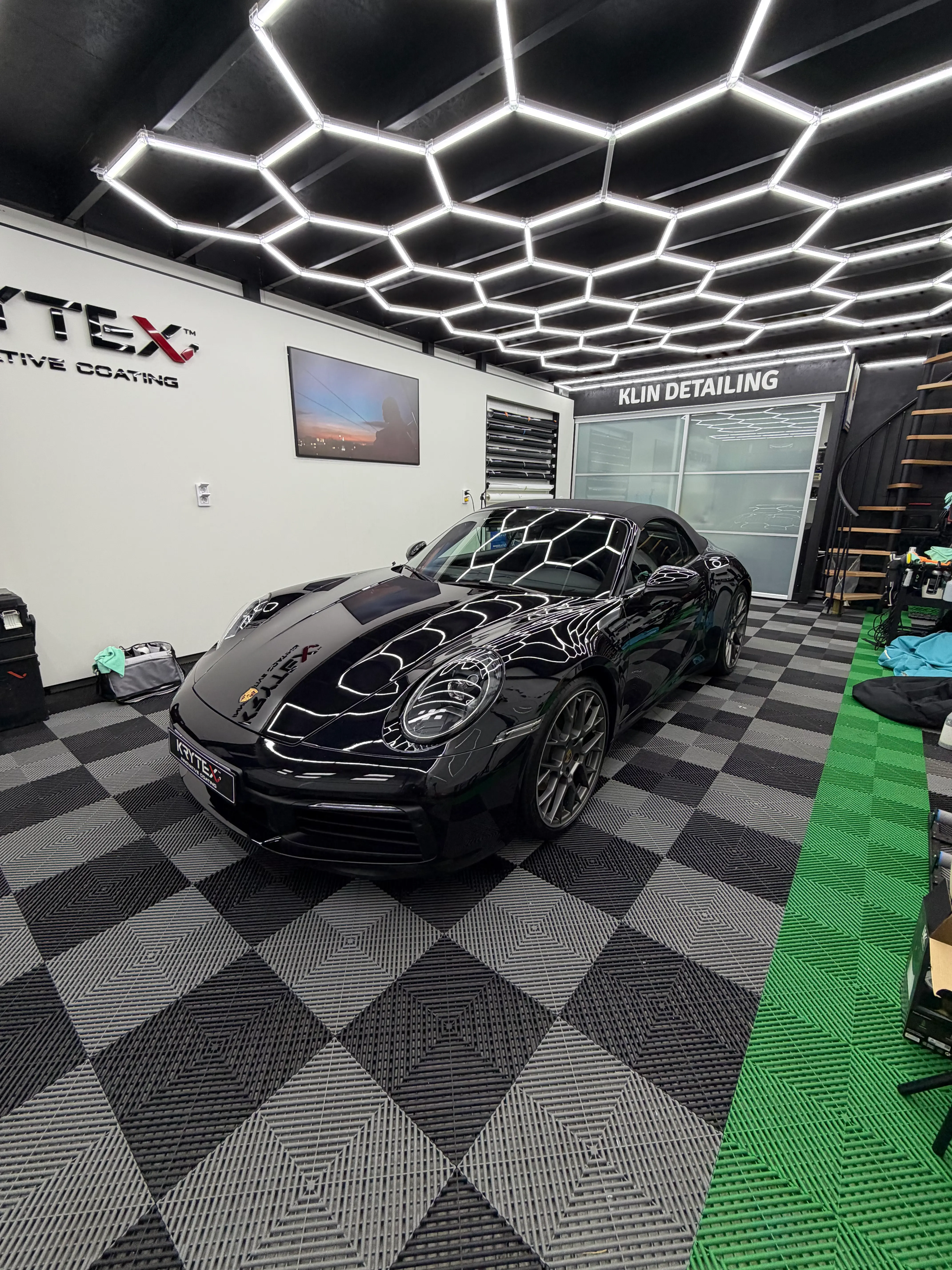 Keraaminen Pinnoite Suojaa Autosi Maalipintaa 6 Klin Autopesu Oy – Ammattilainen Auton Detailing-Palveluissa.